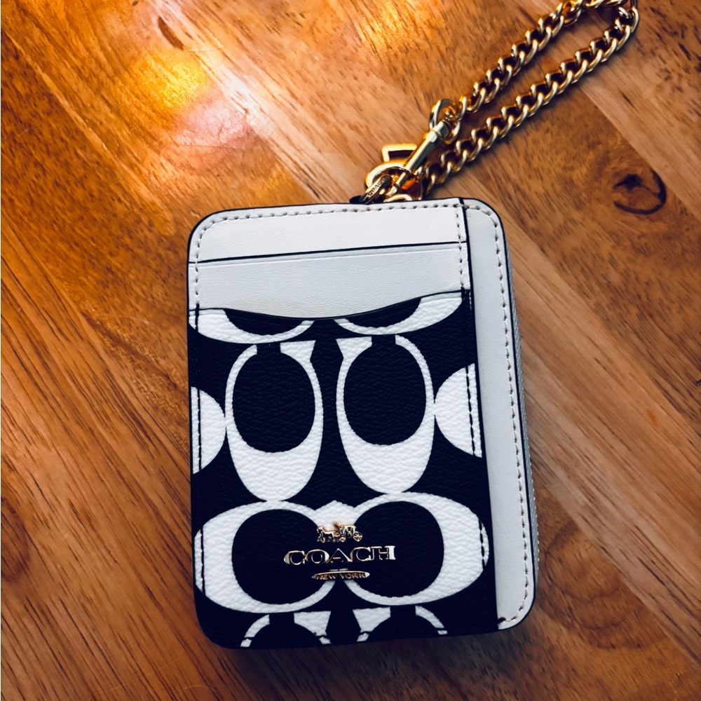 Coach NWT Zip Black and White Signature Canvas Card Holder